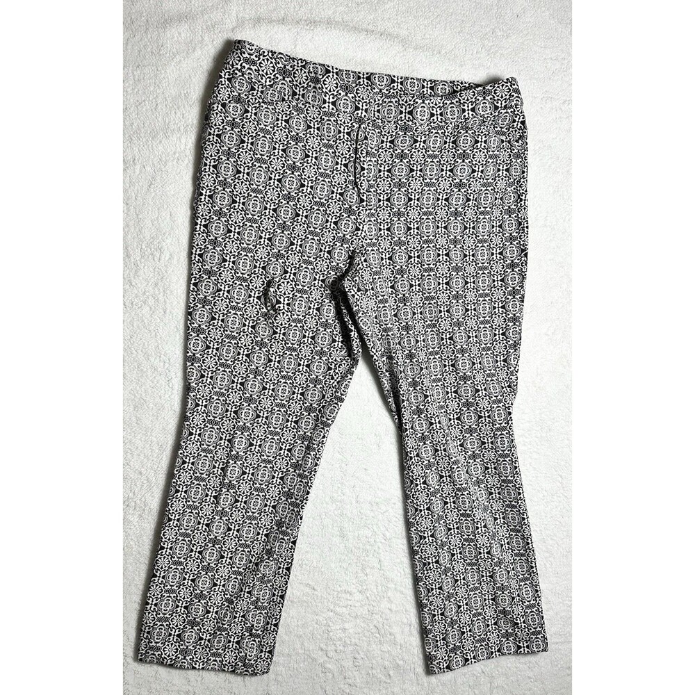 Chico's Women's Secret Stretch Straight Leg Pants 1.5R Black White Tile Print